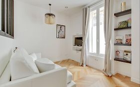 Refurbished Design Flat -near Champs-Elysées Paris